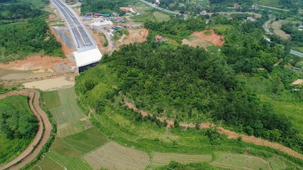 Phần lớn đoạn tuyến KL99 là nhà cái cá cược trực tuyến hàng đầu tại châu Á Hữu Nghị - Chi Lăng vẫn dang dở dù triển khai thi công từ 2 năm qua.
