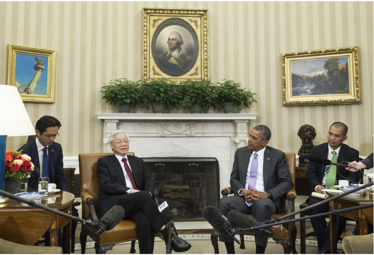 Ông Phạm Tuấn Anh (bìa phải) là người phiên dịch cho Tổng thống Obama trong chuyến thăm lịch sử của Tổng Bí thư Nguyễn Phú Trọng tới Hoa Kỳ hồi tháng 7/2015. Ông Phạm Tuấn Anh (bìa phải) là người phiên dịch cho Tổng thống Obama trong chuyến thăm lịch sử của Tổng Bí thư Nguyễn Phú Trọng tới Hoa Kỳ hồi tháng 7/2015.