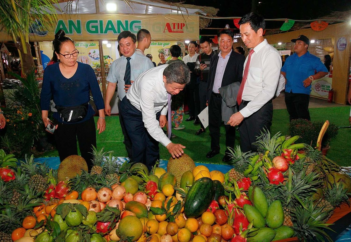 Có nhiều tiểu cảnh đặc trưng các vùng miền trên cả nước được dàn dựng, trang trí đặc biệt, các gian hàng được thiết kế theo module đặc biệt, vừa hiện đại vừa truyền thống theo không gian mở ngoài trời, là điểm khác biệt so với mọi năm.