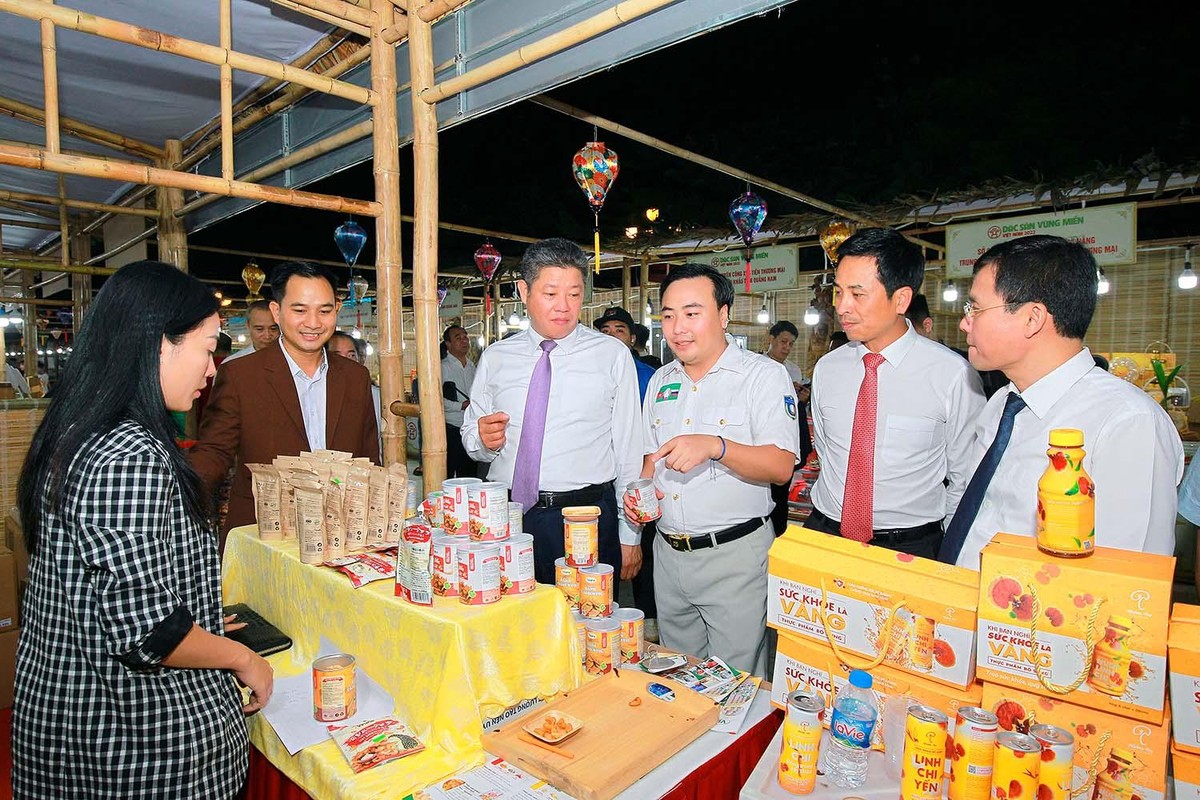 Công tác tổ chức hội chợ luôn được Thành phố chỉ đạo chuẩn bị kỹ lưỡng. Sản phẩm trưng bày tại hội chợ được Ban tổ chức đặc biệt quan tâm, lựa chọn đảm bảo nguồn gốc, xuất xứ, vệ sinh an toàn thực phẩm; khuyến khích Kl991.com World Cup 2026 Chính Thức phát triển, giới thiệu những sản phẩm mới, sáng tạo, bao bì đẹp, quy tụ được các sản phẩm chỉ dẫn địa lý, sản phẩm đặc sản địa phương, các sản phẩm nông sản, thực phẩm đạt tiêu chuẩn xuất khẩu...