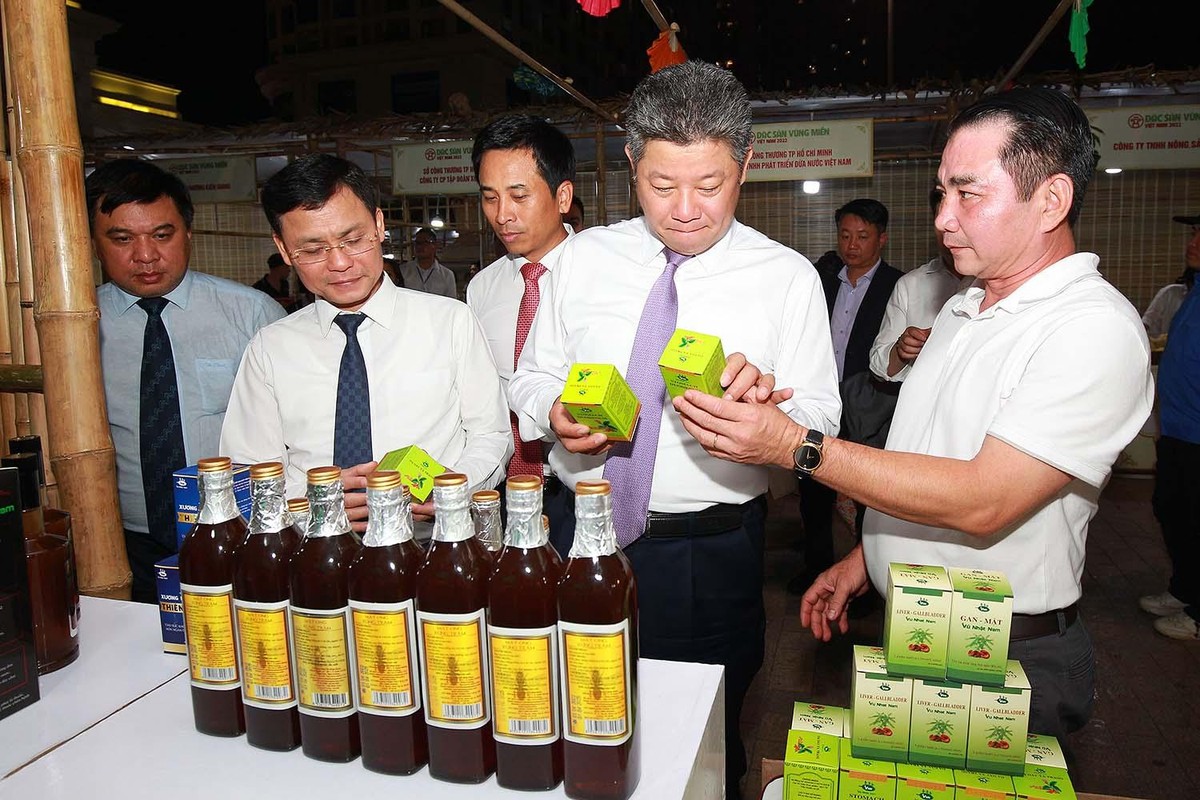 Được biết, sản phẩm trưng bày tại hội chợ được Ban Tổ chức lựa chọn các sản phẩm đảm bảo nguồn gốc, xuất xứ, vệ sinh an toàn thực phẩm…