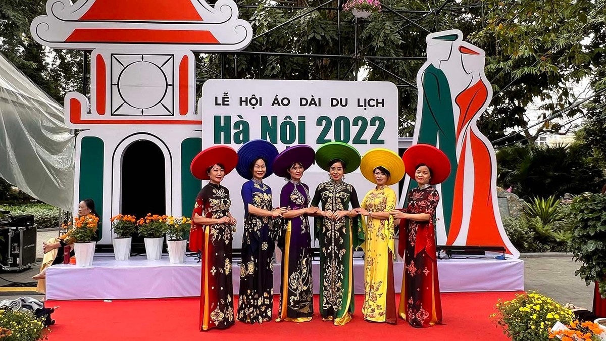 Lễ hội áo dài du lịch Hà Nội 2022 nhằm chuyển tải thông điệp du lịch Việt Nam nói chung và du lịch Hà Nội nói riêng, đưa hình ảnh chiếc áo dài từ “đại sứ văn hóa” dần trở thành “đại sứ du lịch”, sản phẩm du lịch đặc trưng của Hà Nội, Việt Nam.