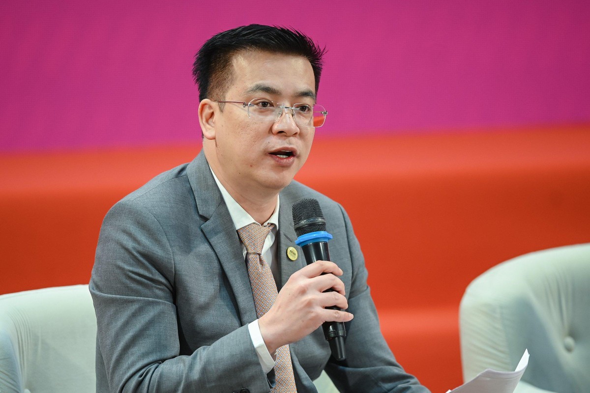 Tổng giám đốc Truyền hình Quốc hội Lê Quang Minh điều hành phần thảo luận.