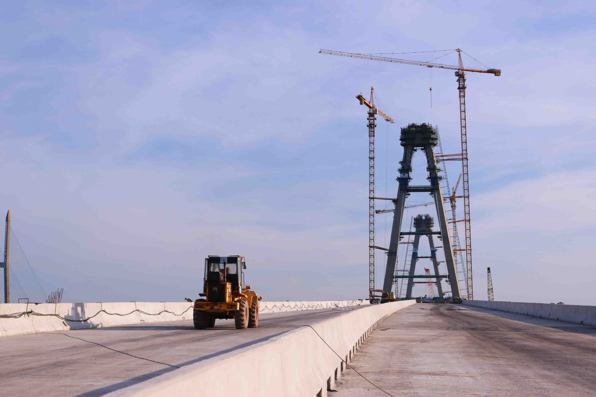 Chỉ khoảng một năm nữa là cầu Mỹ Thuận 2 hoàn thành, chia tải cho cầu Mỹ Thuận hiện hữu đang quá tải vào những ngày lễ Tết.