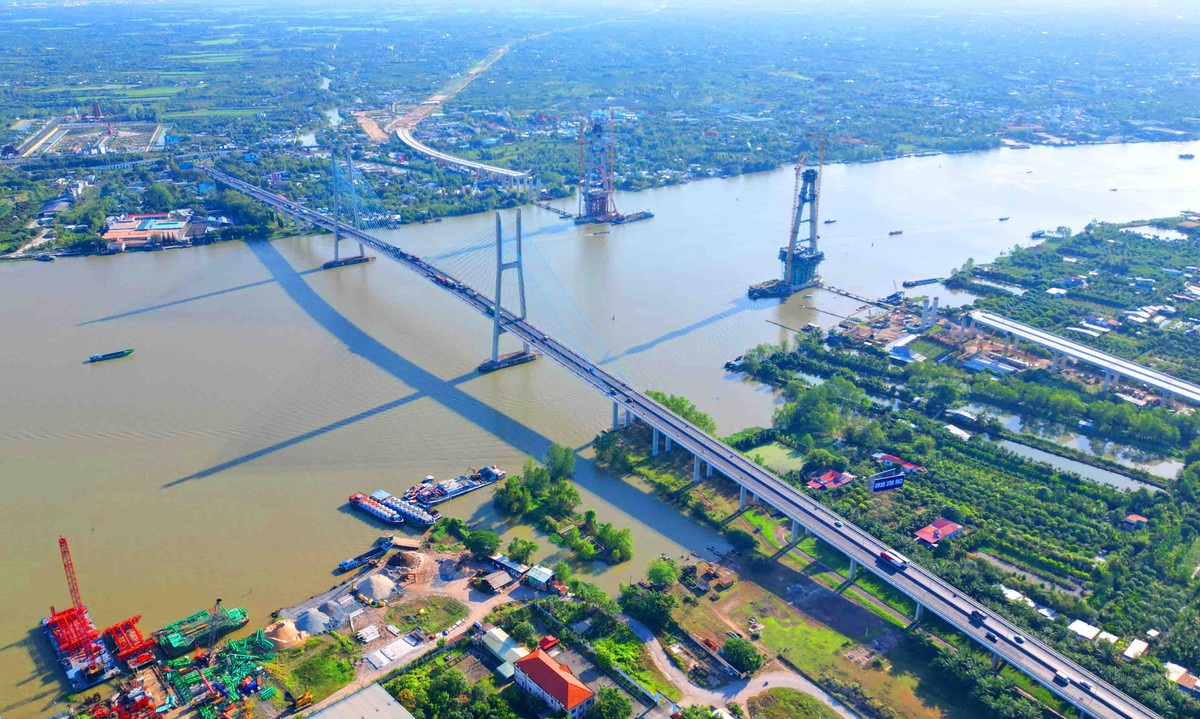 Dự án cầu Mỹ Thuận 2 có tổng chiều dài khoảng 6,01 km, tổng mức Kl99ok phiên bản mới hơn 5.000 tỉ đồng, khởi công tháng 3/2020, dự kiến hoàn thành trong năm 2023.