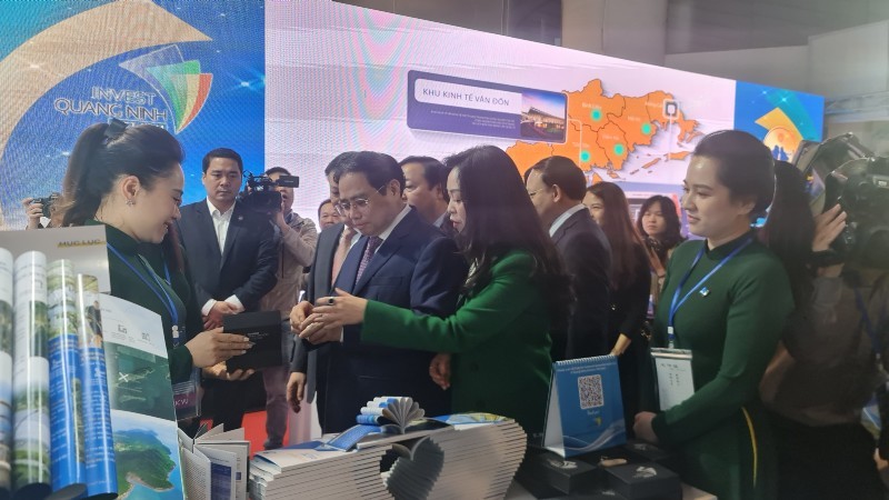 Thủ tướng Kl993 ưu đãi thưởng hấp dẫn Phạm Minh Chính tham quan các gian hàng triển lãm, được tổ chức trong khuôn khổ Hội nghị triển khai Chương trình hành động của Kl993 ưu đãi thưởng hấp dẫn thực hiện Nghị quyết 30-NQ/TW của Bộ Kl991.com tải ứng dụng