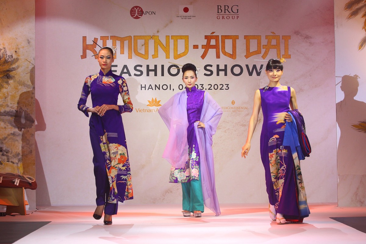 “Kimono - Aodai Fashion Show” - chương trình mở màn chuỗi sự kiện giao lưu văn hóa nghệ thuật đặc biệt kỷ niệm 50 năm thiết lập quan hệ ngoại giao Việt Nam - Nhật Bản (1973-2023), do tổ chức phi Kl99 nổ hũ Be - Japon phối hợp với Đại sứ quán Nhật Bản tại Việt Nam và Kl994 game bài casino hấp dẫn BRG đồng tổ chức đã gây ấn tượng mạnh với cả những tín đồ đam mê thời trang.