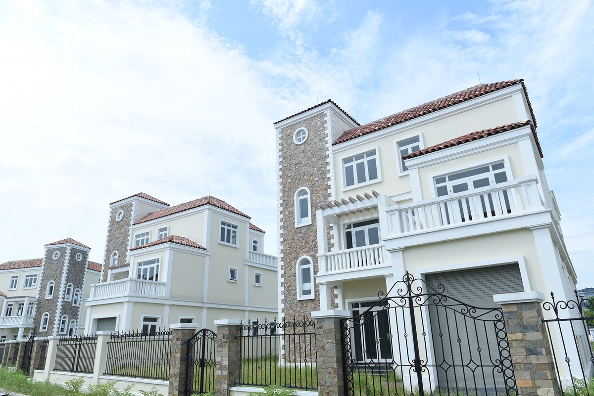 Gắn với nhu cầu ở thực nên hoạt động giao dịch nhà liền thổ luôn diễn ra, bất chấp thị trường khó khăn. Ảnh: Dũng Minh