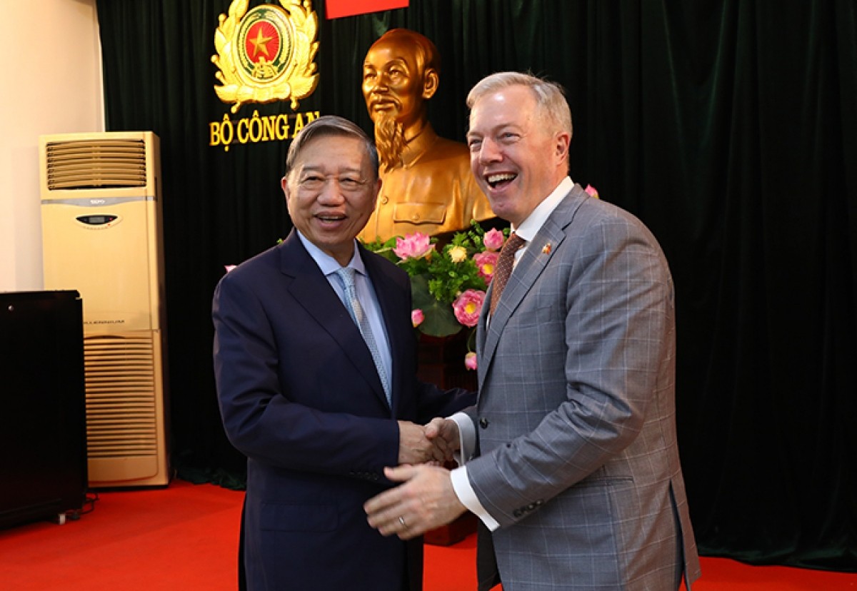 Bộ trưởng Bộ Công An Tô Lâm và ông Ted Osius tại buổi làm việc mới đây.