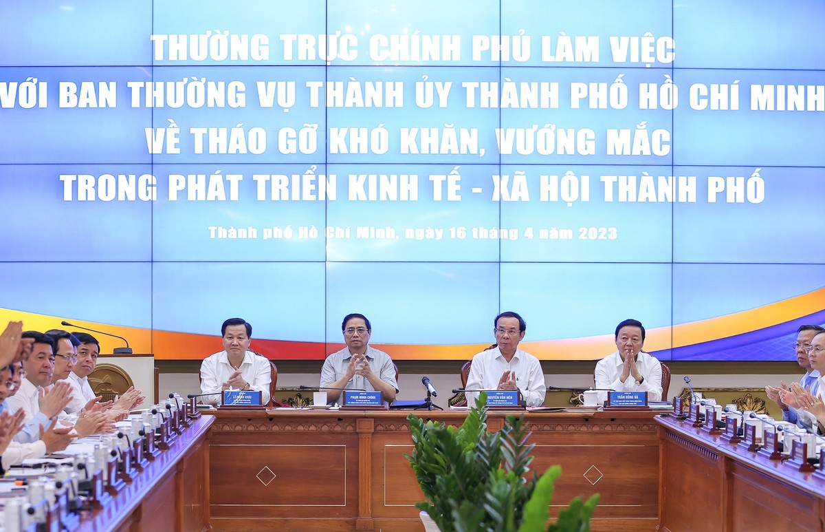 Buổi làm việc do Thủ tướng chủ trì nhằm tháo gỡ các khó khăn, vướng mắc trong phát triển Kl992 cổng game cá cược - Trang Chủ KL99Com Số 1 Link Đăng Ký KL999 của Thành phố. Ảnh: VGP/Nhật Bắc