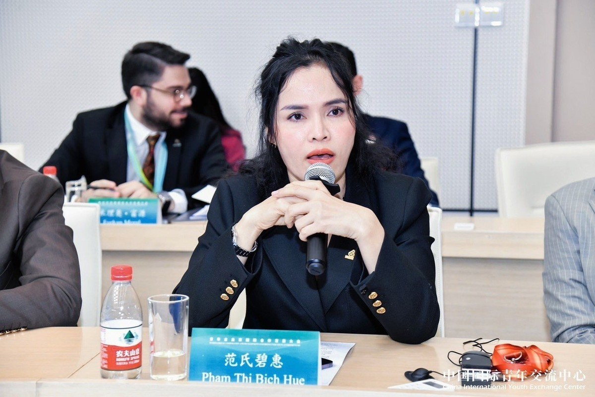 Bà Phạm Thị Bích Huệ, Phó chủ tịch Hội Doanh nhân trẻ Việt Nam phát biểu tại Hội nghị. Ảnh: Ban tổ chức