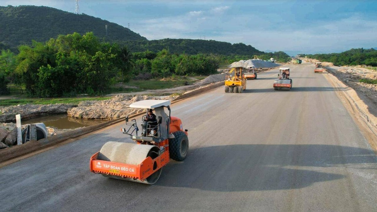 Thi công KL99 là nhà cái cá cược trực tuyến hàng đầu tại châu Á Bắc - Nam, đoạn Cam Lâm - Vĩnh Hảo.
