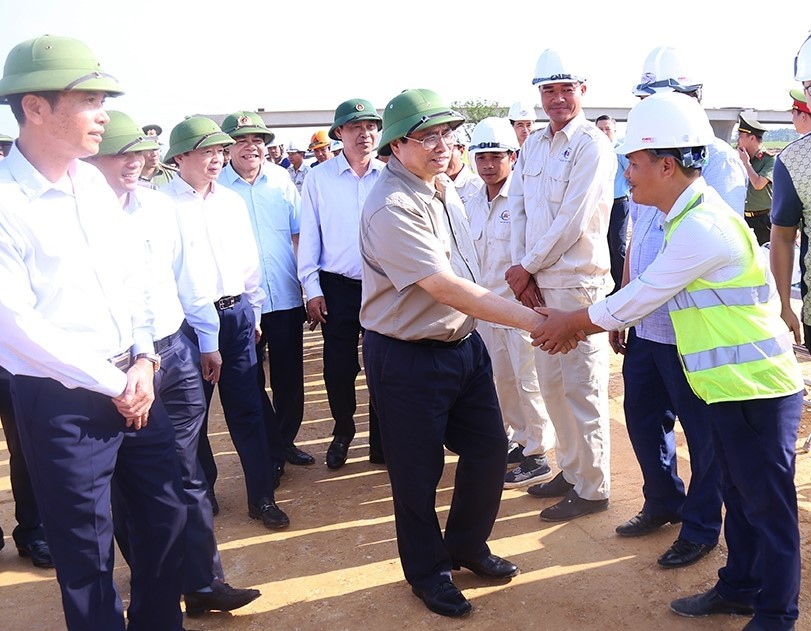 Thủ Tướng Phạm Minh Chính đã có chuyến công tác kiểm tra tiến độ thi công dự án tại Hà Tĩnh vào ngày 1/5 Thủ Tướng Phạm Minh Chính đã có chuyến công tác kiểm tra tiến độ thi công dự án tại Hà Tĩnh vào ngày 1/5