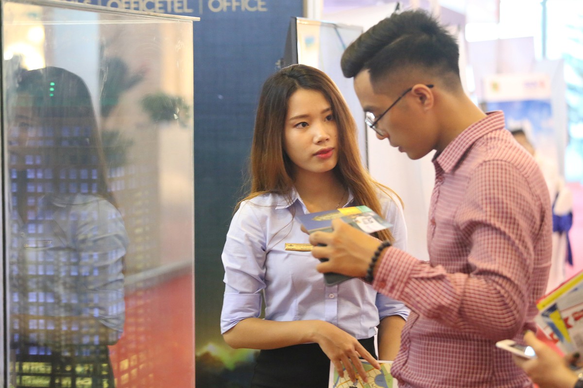 Người mua chưa mạnh dạn xuống tiền lúc này. Ảnh: Dũng Minh