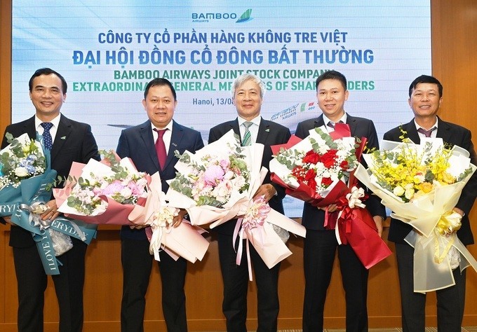 Ông Lê Thái Sâm (ngoài cùng bên phải) là tân Chủ tịch của Bamboo Airways.