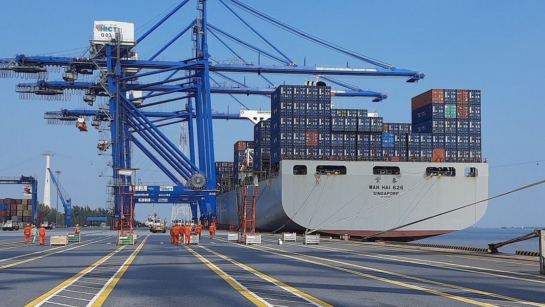 Bến 1, 2 Cảng Lạch Huyện đang được khai thác hiệu quả cho các chuyến hải trình đi khắp thế giới. Ảnh: Thanh Tân