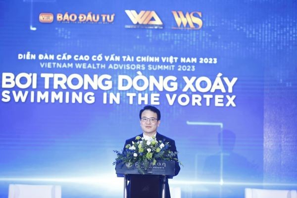 Thứ trưởng Bộ Kế hoạch và Kl99ok phiên bản mới Trần Quốc Phương