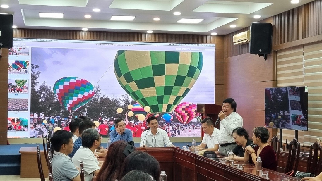 Thông tin về hoạt động ngày hội khinh khí cầu.