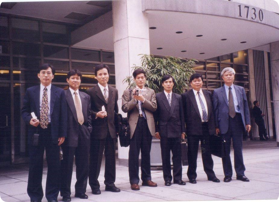 Các thành viên đoàn đàm phán Hiệp định BTA của Việt Nam. (Ảnh: NVCC)