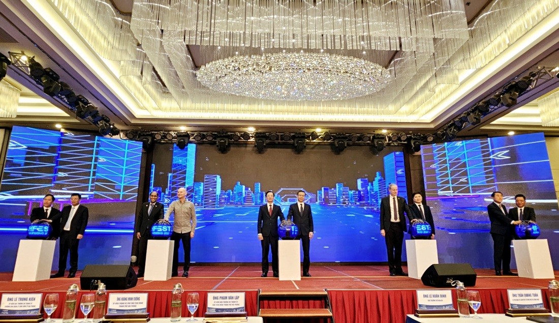 Thứ trưởng Bộ Khoa học và Công nghệ Lê Xuân Định cùng các đại biểu TP. Hải Phòng cùng các Đại sứ nhấn nút khai mạc Techfest Hải Phòng 2023