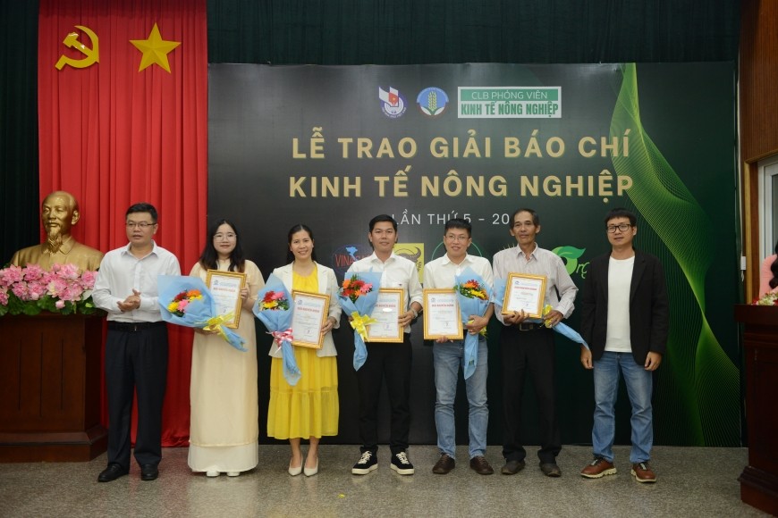 Tại giải thưởng Báo chí Kl992 cổng game cá cược nông nghiệp năm nay, Báo Kl99ok phiên bản mới đã giành giải Khuyến khích với tác phẩm "Thủy sản Việt vào thị trường RCEP: Không có bữa ăn nào miễn phí". Tại giải thưởng Báo chí Kl992 cổng game cá cược nông nghiệp năm nay, Báo Kl99ok phiên bản mới đã giành giải Khuyến khích với tác phẩm "Thủy sản Việt vào thị trường RCEP: Không có bữa ăn nào miễn phí".