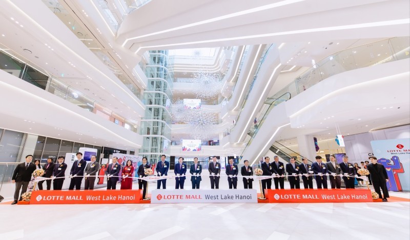 Nghi thức cắt băng khai trương LOTTE MALL West Lake Hanoi.