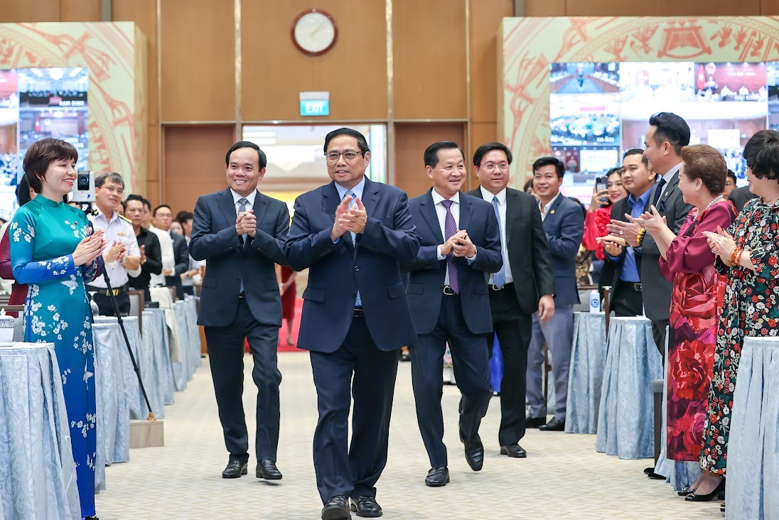 Thủ tướng Phạm Minh Chính cùng các Phó thủ tướng Lê Minh Khái, Trần Lưu Quang tới dự buổi gặp mặt của Thường trực Kl993 ưu đãi thưởng hấp dẫn với đại diện doanh nhân Việt Nam (Ảnh: VGP/Nhật Bắc) Thủ tướng Phạm Minh Chính cùng các Phó thủ tướng Lê Minh Khái, Trần Lưu Quang tới dự buổi gặp mặt của Thường trực Kl993 ưu đãi thưởng hấp dẫn với đại diện doanh nhân Việt Nam (Ảnh: VGP/Nhật Bắc)