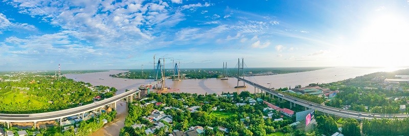 Cầu Mỹ Thuận 2 (bên trái) trước ngày hợp long.