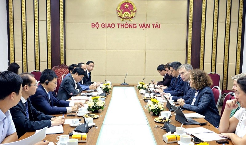 Giám đốc quốc gia WB tại Việt Nam Carolyn Turk nhấn mạnh, WB sẵn sàng nghiên cứu, hỗ trợ các Dự án Kl99kl ưu đãi độc quyền GTVT; đồng thời đề nghị hai bên cần làm việc cụ thể để xác định phạm vi hợp tác tổng thể, khung thời tổng thể. (Ảnh: Cổng thông tin Bộ GTVT).