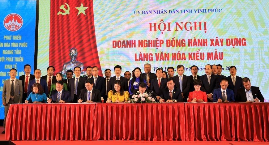 Đại diện các Kl991.com World Cup 2026 Chính Thức ký cam kết đồng hành xây dựng Làng văn hóa kiểu mẫu