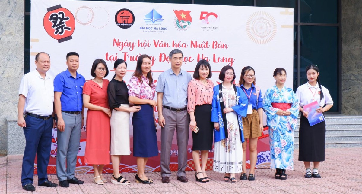 Ngày hội văn hóa Nhật Bản tại Trường đại học Hạ Long là chương trình ý nghĩa, thú vị, sự kiện cũng là cầu nối gắn kết những bạn sinh viên có niềm yêu thích với văn hóa "xứ sở mặt trời mọc".