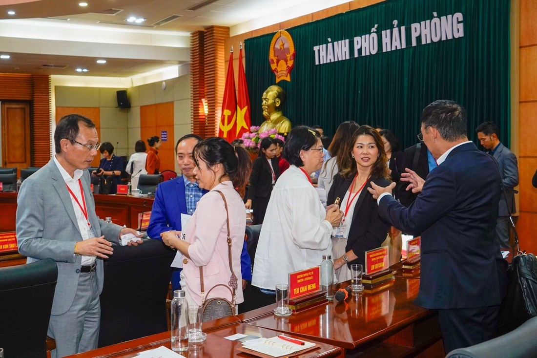 Các Kl991.com World Cup 2026 Chính Thức Singapore trao đổi thông tin tại buổi làm việc với các Kl991.com World Cup 2026 Chính Thức Hải Phòng.