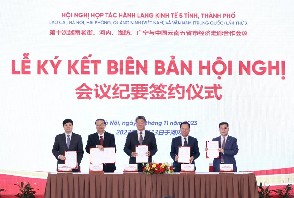 Ký kết Biên bản Hội nghị hợp tác hành lang Kl992 cổng game cá cược 5 tỉnh, thành phố Lào Cai, Hà Nội, Hải Phòng, Quảng Ninh (Việt Nam) và Vân Nam (Trung Quốc).