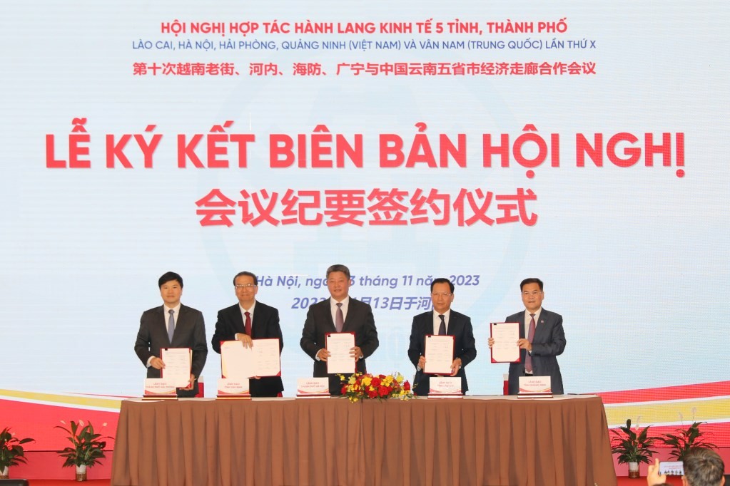 Ký kết Biên bản Hội nghị hợp tác hành lang Kl992 cổng game cá cược 5 tỉnh, thành phố Lào Cai, Hà Nội, Hải Phòng, Quảng Ninh (Việt Nam) và Vân Nam (Trung Quốc) Ký kết Biên bản Hội nghị hợp tác hành lang Kl992 cổng game cá cược 5 tỉnh, thành phố Lào Cai, Hà Nội, Hải Phòng, Quảng Ninh (Việt Nam) và Vân Nam (Trung Quốc)