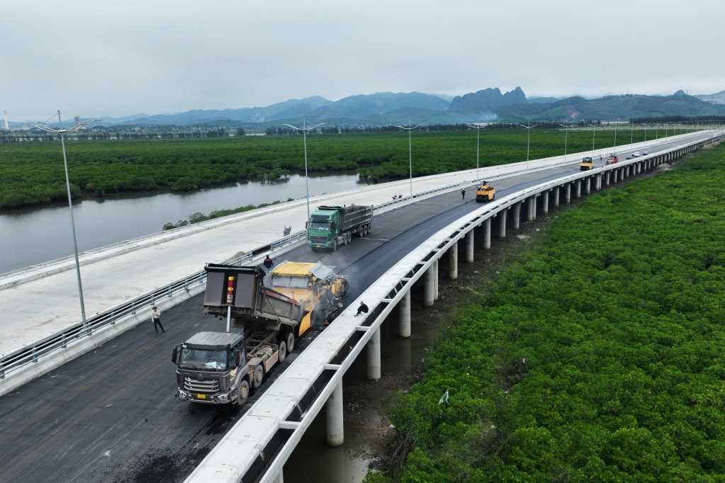Công trình cầu Cửa Lục 3 quyết tâm hoàn thành trong năm 2,023. Ảnh: quangninh.gov.vn
