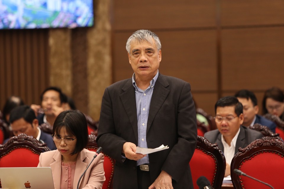 PGS.TS Trần Đình Thiên phát biểu tại Hội thảo