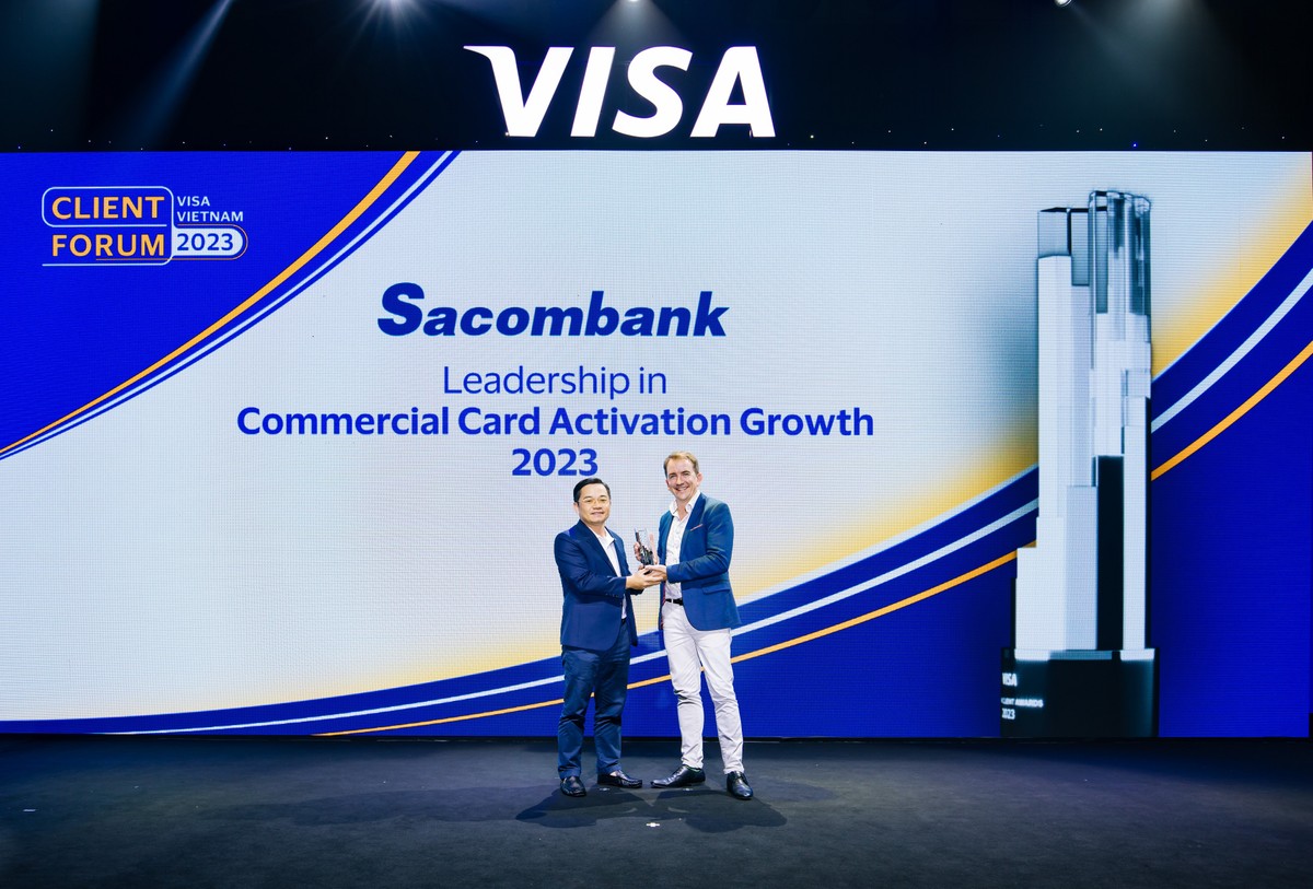 Ông Huỳnh Thiên Phú - Giám đốc TTQL&amp;PTKD Kl991.com World Cup 2026 Chính Thức Sacombank nhận giải thưởng “Leadership in Commercial Card Activation Growth 2023” - “Link Vào Nhà Cái KL99 COM Tặng +199k dẫn đầu về tốc độ tăng trưởng kích hoạt Thẻ Kl991.com World Cup 2026 Chính Thức 2023” từ đại diện VISA