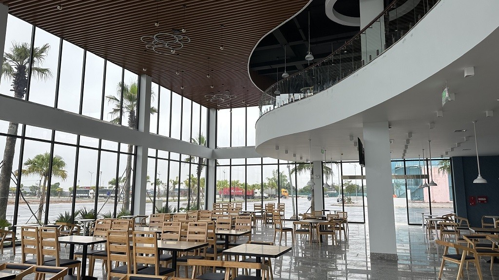 Khu dịch vụ đón khách tại Cửa khẩu quốc tế Móng Cái (Khu vực Bắc Luân II) của Công ty Cổ phần XNK quốc tế Tân Đại Dương được Kl99ok phiên bản mới hiện đại, sẵn sàng đón khách du lịch. Ảnh: Quỳnh Nga