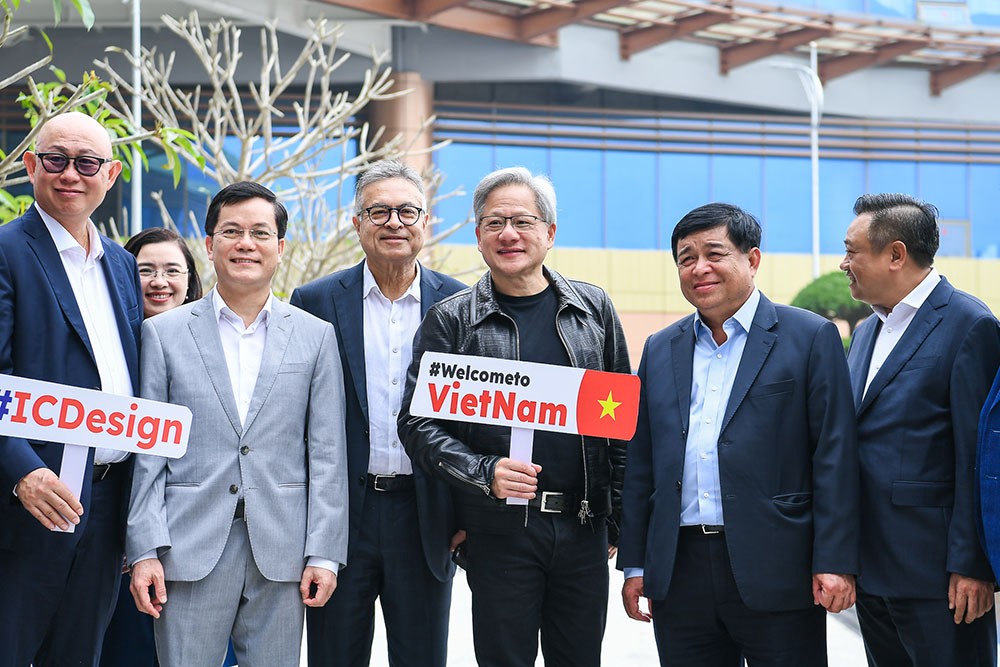 Bộ trưởng Nguyễn Chí Dũng đề nghị phía NVIDIA đẩy mạnh nghiên cứu, triển khai các dự án Kl99ok phiên bản mới về bán dẫn, AI vào Việt Nam (Ảnh: MPI)