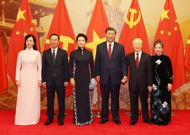 Tổng Bí thư Nguyễn Phú Trọng và Phu nhân, Chủ tịch nước Võ Văn Thưởng và Phu nhân tổ chức chiêu đãi trọng thể chào mừng Tổng Bí thư, Chủ tịch nước Trung Quốc Tập Cận Bình và Phu nhân. (Ảnh: TTXVN)