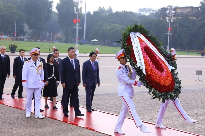 Tổng Bí thư, Chủ tịch nước Trung Quốc vào Lăng viếng Chủ tịch Hồ Chí Minh (Ảnh: TTXVN)