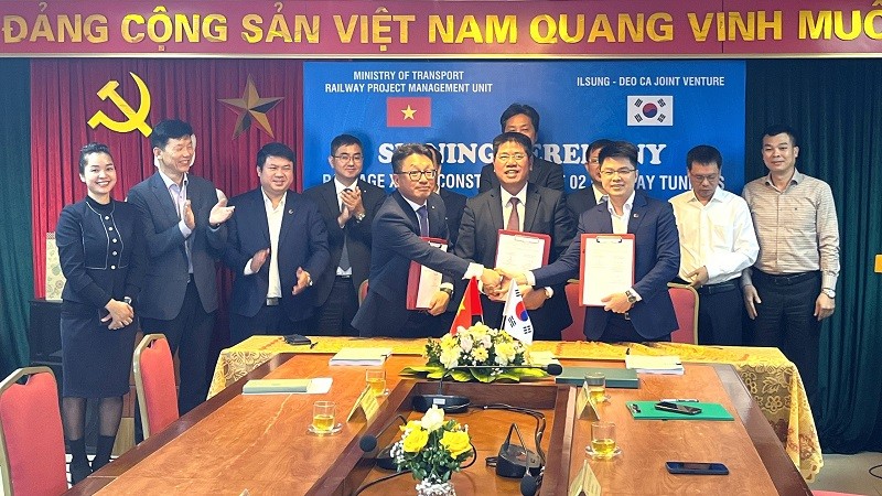 Quang cảnh buổi lễ ký kết Gói thầu XL01 Dự án cải tạo 99Kl.app khuyến mãi hot khu vực đèo Khe Nét.