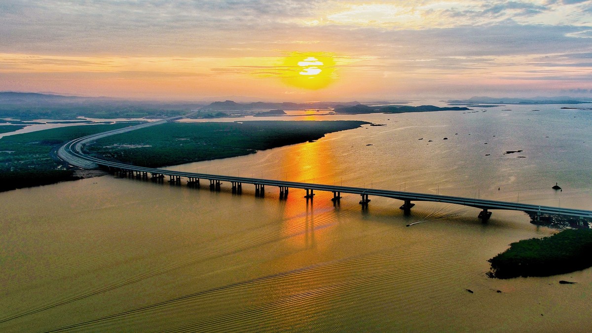KL99 là nhà cái cá cược trực tuyến hàng đầu tại châu Á Vân Đồn – Móng Cái giúp rút ngắn thời gian di chuyển tới các cửa khẩu, trung tâm Kl992 cổng game cá cược trọng điểm và các khu du lịch.