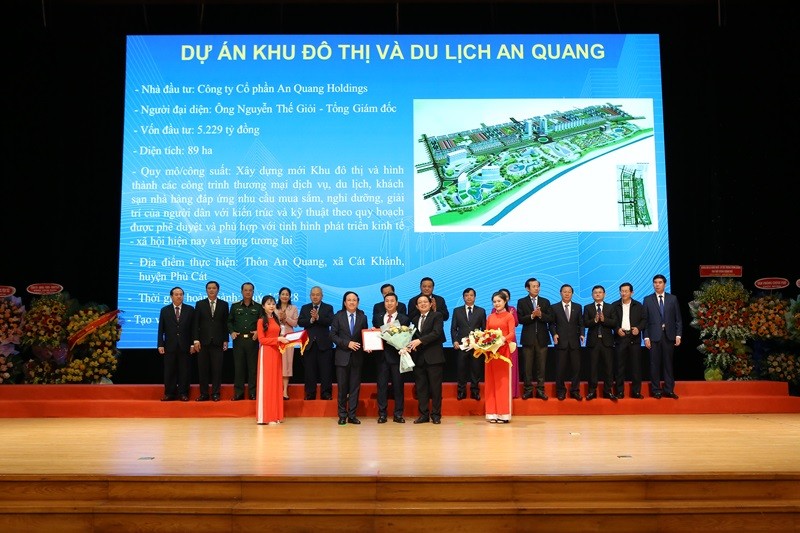 Dự án Khu đô thị và du lịch An Quang có tổng vốn Kl99ok phiên bản mới 5.229 tỷ đồng được trao giấy chứng nhận tại Hội nghị công bố Quy hoạch tỉnh Bình Định thời kỳ 2021-2030, tầm nhìn đến năm 2050.