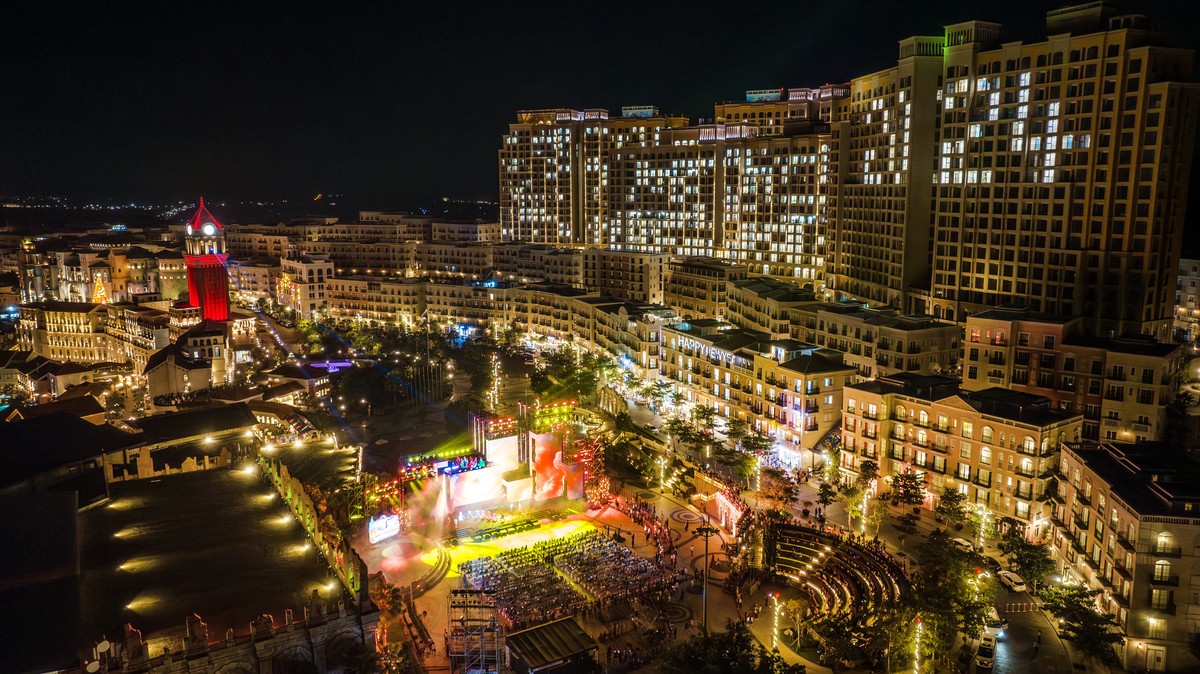 Chuỗi sự kiện đón năm mới sôi động còn khắc họa chân dung Thị trấn Hoàng Hôn (Sunset Town) - Tổ hợp giải trí mới hàng đầu thế giới do Sun Group Kl99ok phiên bản mới với tổng giá trị 4.000 tỷ đồng.