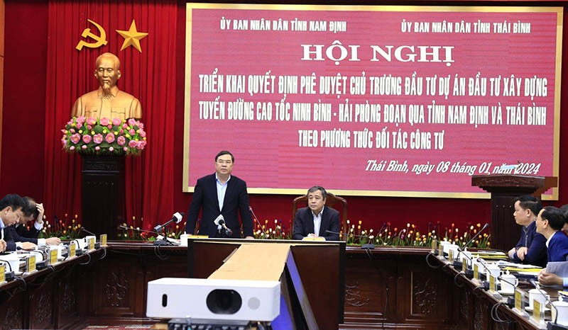 Ông Phạm Gia Túc, Ủy viên Trung ương Đảng, Bí thư Tỉnh ủy Nam Định phát biểu tại hội nghị.