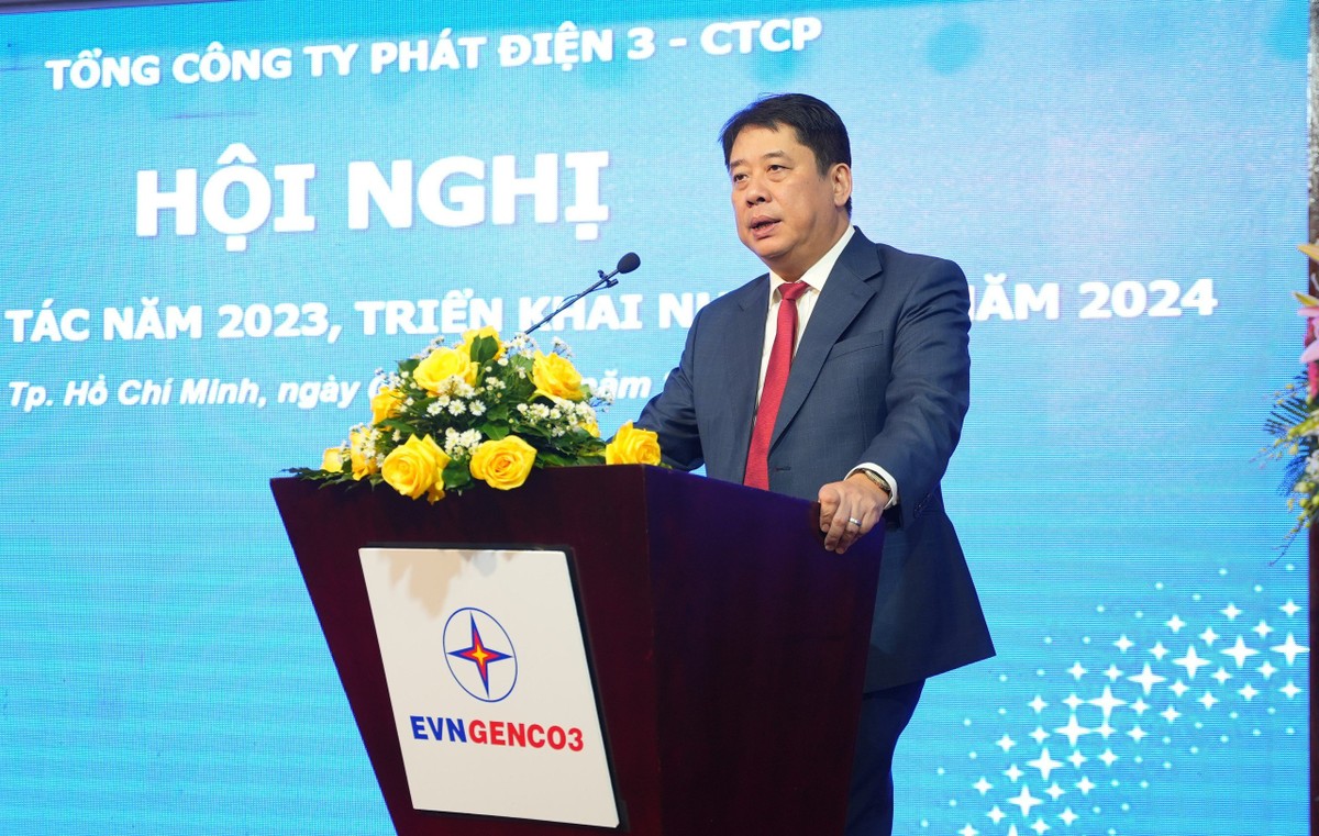 Ông Nguyễn Anh Tuấn - Tổng giám đốc EVN phát biểu chỉ đạo tại Hội nghị Ông Nguyễn Anh Tuấn - Tổng giám đốc EVN phát biểu chỉ đạo tại Hội nghị