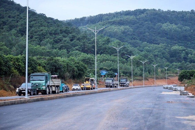 Dự án cải tạo, nâng cấp Quốc lộ 37 đoạn qua khu di tích Côn Sơn – Kiếp Bạc, nối từ Quốc lộ 18 đến ngã ba An Lĩnh có ý nghĩa quan trọng trong việc kết nối Hải Dương - Bắc Giang - Quảng Ninh. Ảnh: VGP/Nhật Bắc