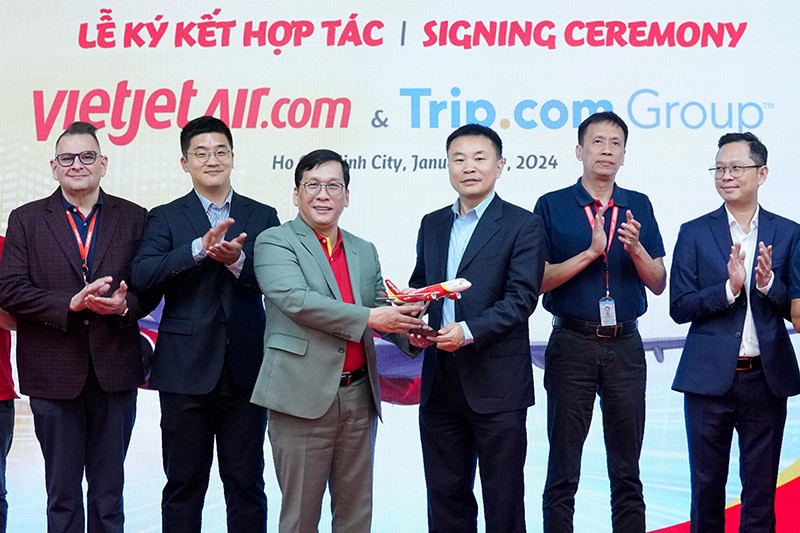 Vietjet và Trip.com ký kết thoả thuận chiến lược. Vietjet và Trip.com ký kết thoả thuận chiến lược.