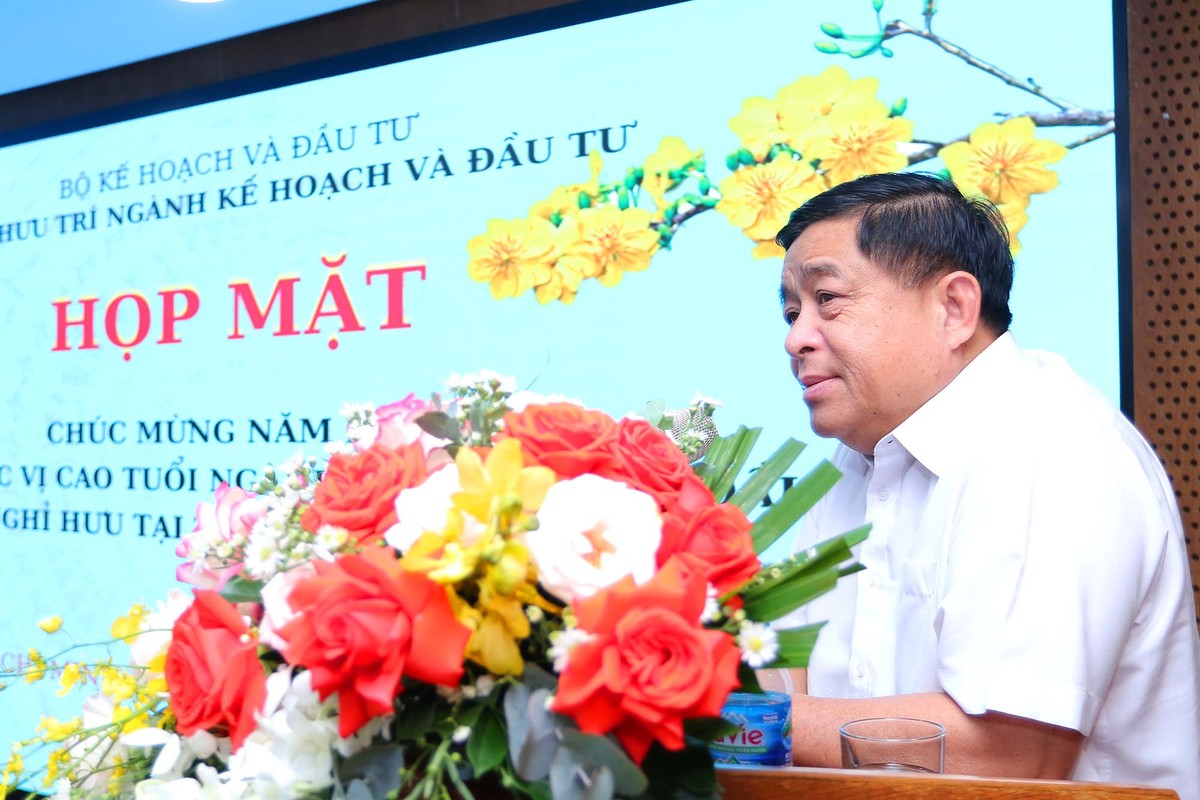 Tại buổi lễ, Bộ trưởng Bộ Kế hoạch và Kl99ok phiên bản mới Nguyễn Chí Dũng đánh giá cao những hoạt động và những đóng góp của các cán bộ hưu trí của toàn ngành. Nhân dịp năm mới 2024 và chuẩn bị đón Tết cổ truyền của dân tộc, Bộ trưởng gửi lời chúc mừng tốt đẹp nhất tới toàn thể cán bộ hưu trí ngành Kế hoạch và Kl99ok phiên bản mới tại TP.HCM và gia đình mạnh khỏe, có nhiều niềm vui và hạnh phúc. Tại buổi gặp mặt, Bộ trưởng cũng chia sẻ nhiều thông tin và những thành tựu của Bộ trong năm 2023.